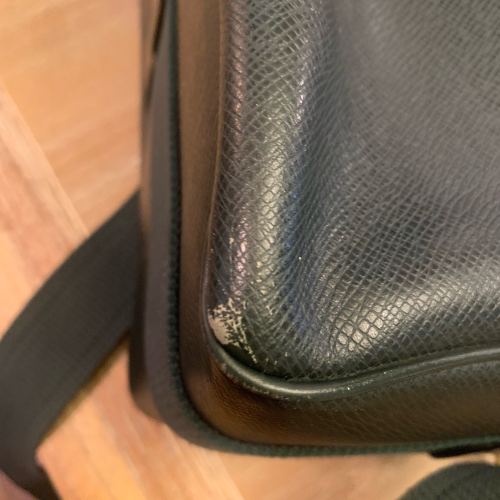 Louis Vuitton Taiga Reporter, messenger-bag, in the color green - Picture 13 of 16
